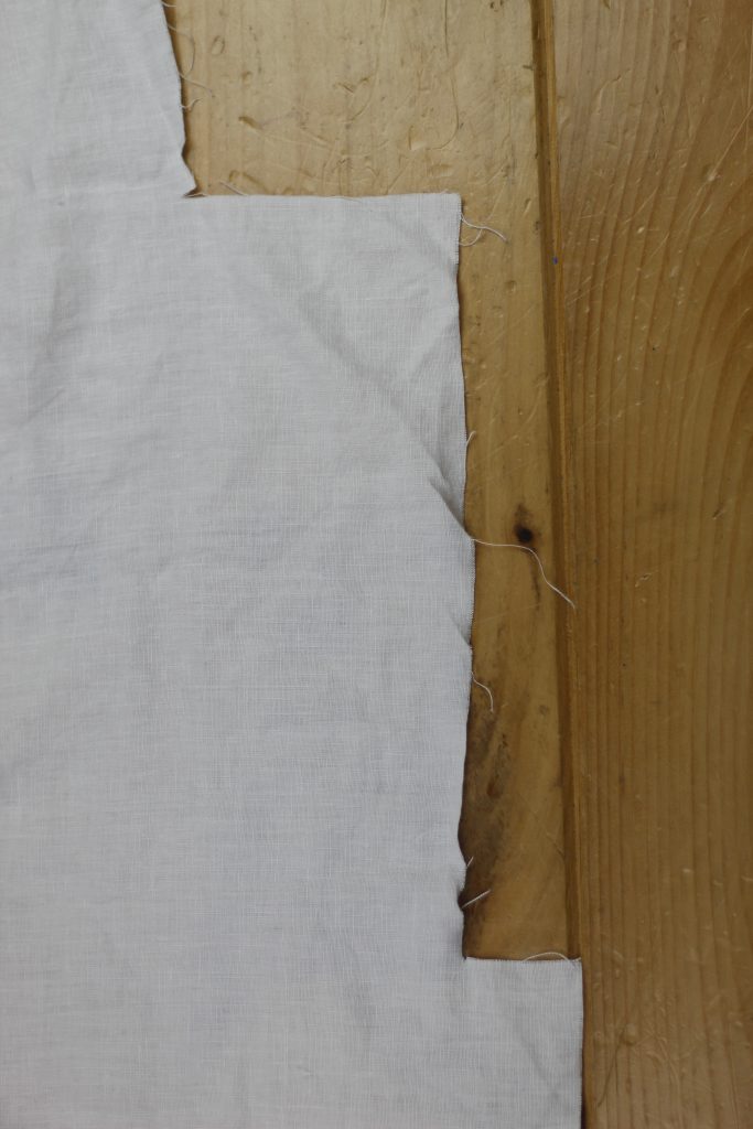 picture of uneven edge of white fabric 